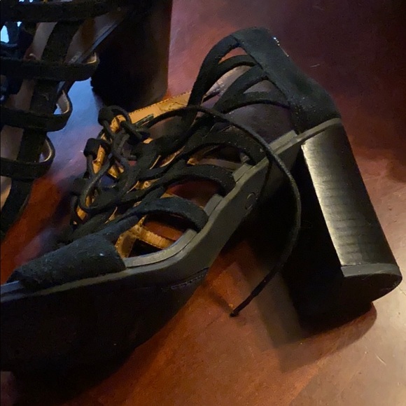 Shoes - Picture 2 of 4